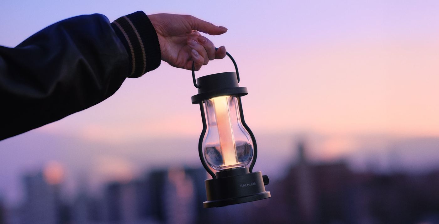 BALMUDA The Lantern carried at dusk