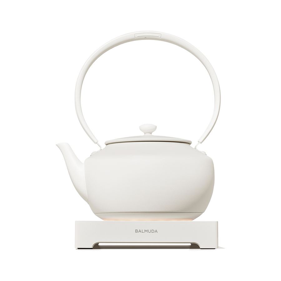 BALMUDA MoonKettle in white on its base