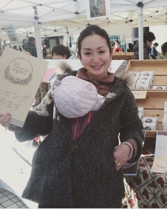 Midori Ogino at her farmers’ market stall with her baby