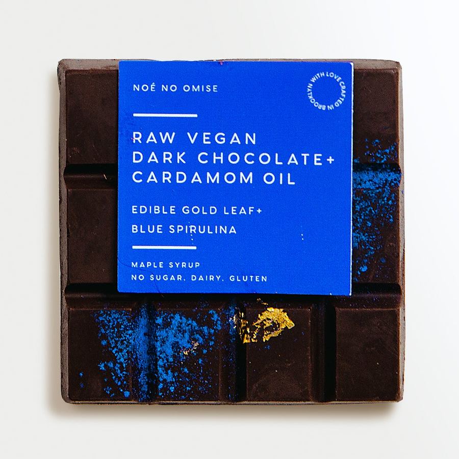 NOÉ NO OMISE Dark Chocolate + Cardamom Oil bar with blue spirulina and gold leaf
